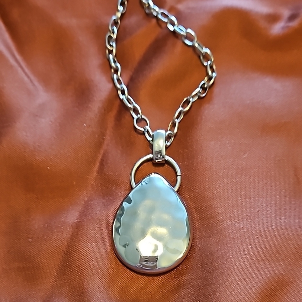 Elegant Silver Teardrop Pendant Necklace
